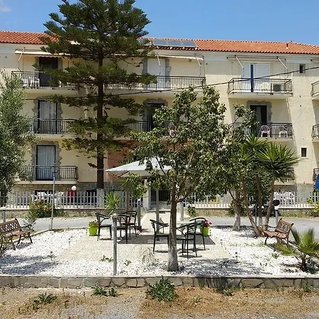 Argiropouloi Ξενοδοχείο *