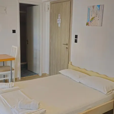 Отель Argiropouloi *
